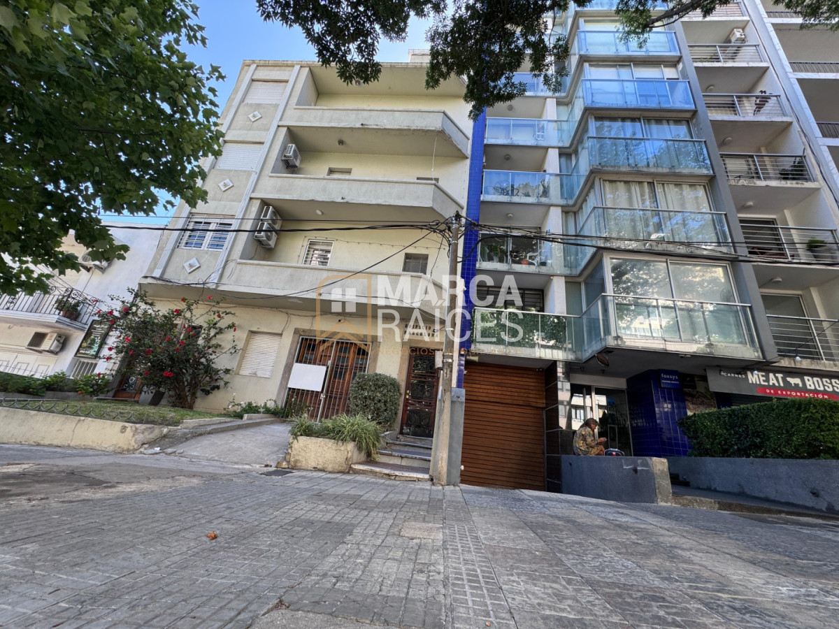 Apartamento ID.1807 - Alquiler Apartamento 2 Dormitorios, 1 Baño, Cocina Y Living. 2do Piso Por Escalera Pocitos Montevideo