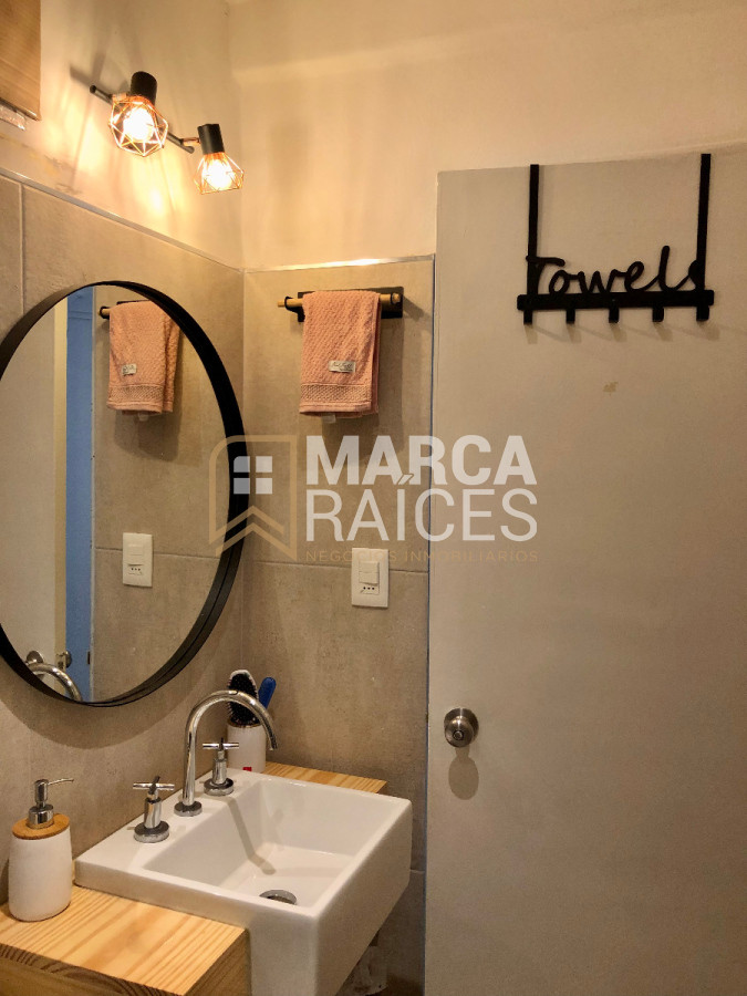 Apartamento ID.1300 - Alquiler Apartamento 1 Dormitorio Al Frente Semi Amoblado Centro Montevideo (Enero 2026)