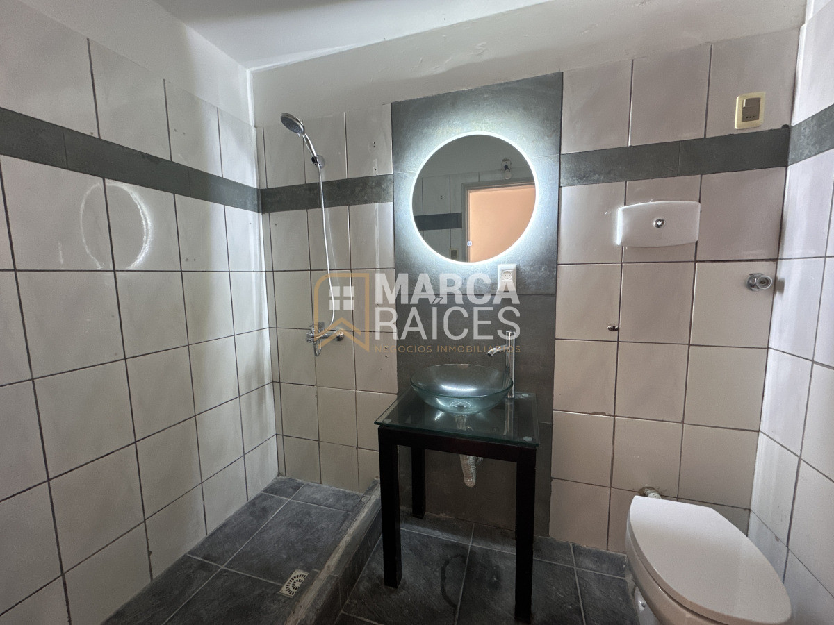 Apartamento ID.1657 - Alquiler Apartamento tipo casa 2 dormitorios con tarreza grande Barrio Sur Montevideo