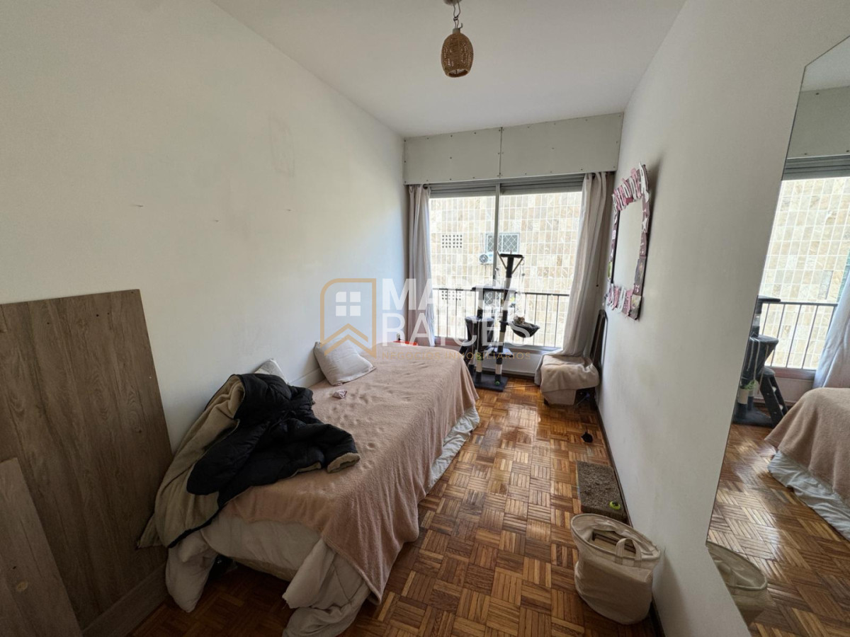 Apartamento ID.2043 - Alquiler Apartamento 4 Dormitorios, 2 Baños con Garage. Ciudad Vieja, Montevideo