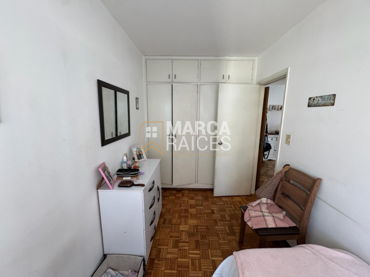 Apartamento ID.2043 - Alquiler Apartamento 4 Dormitorios, 2 Baños con Garage. Ciudad Vieja, Montevideo