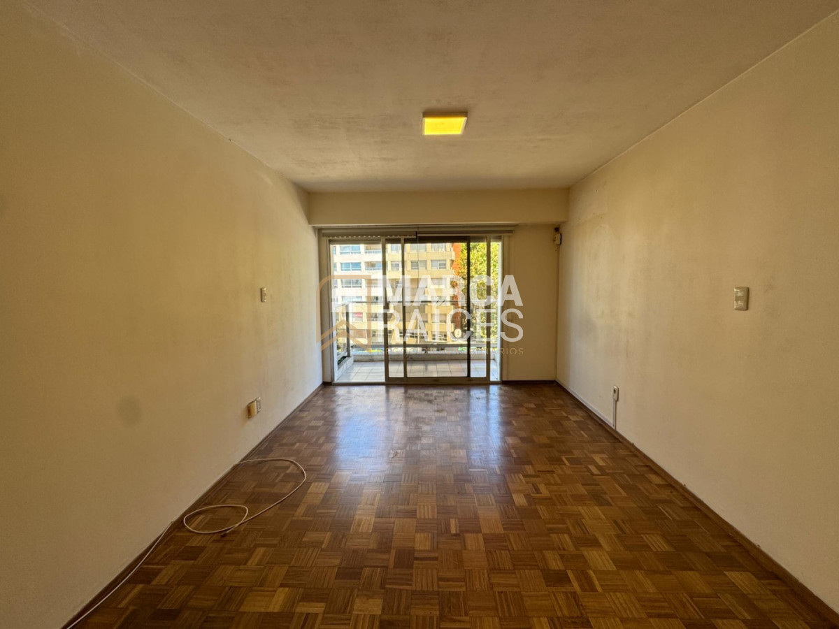 Apartamento ID.1865 - Alquiler Apartamento Monoambiente Con Balcon Piso Vista a la Rambla Pocitos Montevideo