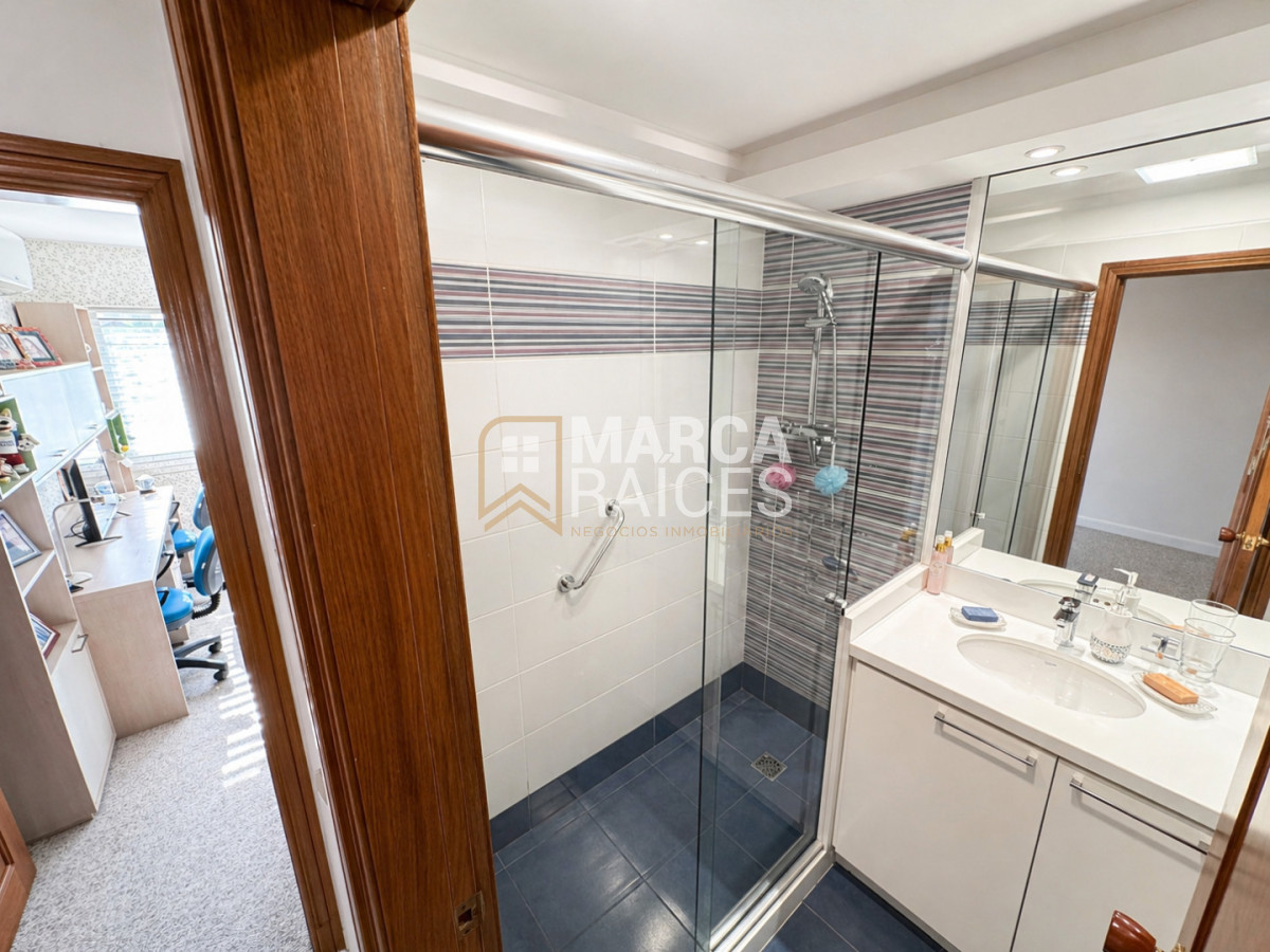 Apartamento ID.888 - Venta Espectacular Apartamento Sobre Rambla 3 Dormitorios y Servicio Garage Doble Punta Carretas Montevideo