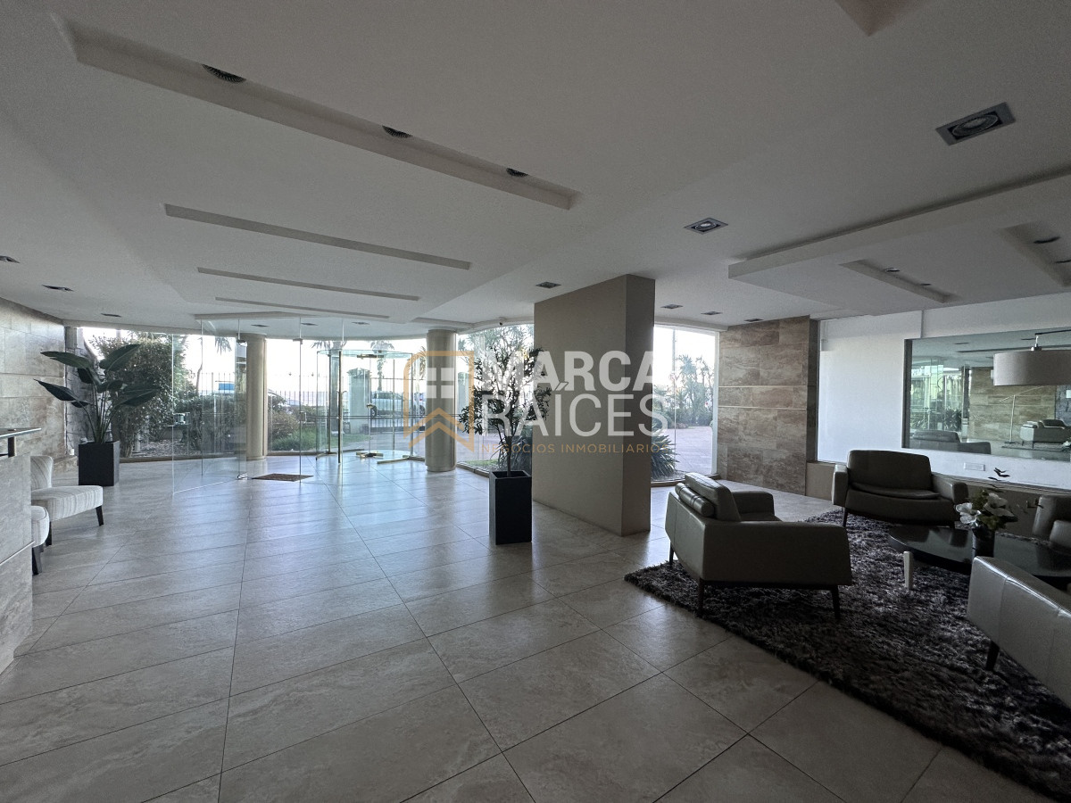 Apartamento ID.853 - Venta Apartamento Frente a Rambla Kibon 3 Dormitorios + Servicio Garage Doble Vista a la Rambla Pocitos Montevideo
