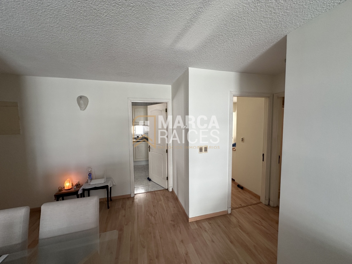 Apartamento ID.701 - Venta Apartamento 2 Dormitorios Garage Box Balcon al Frente Tres Cruces Montevideo