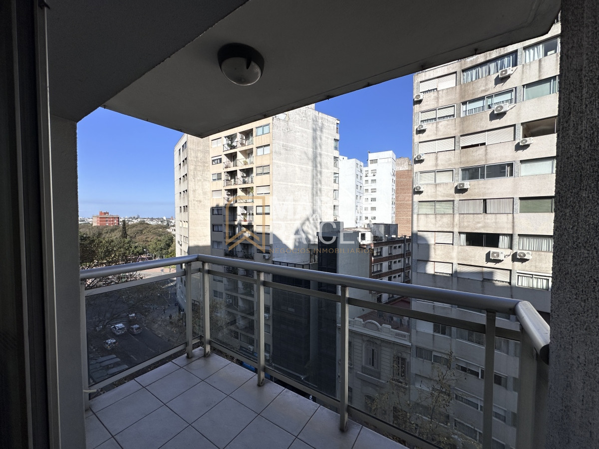 Apartamento ID.701 - Venta Apartamento 2 Dormitorios Garage Box Balcon al Frente Tres Cruces Montevideo