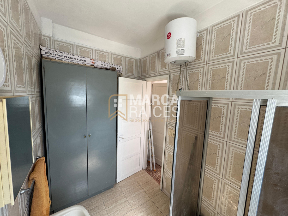 Apartamento ID.1807 - Alquiler Apartamento 2 Dormitorios, 1 Baño, Cocina Y Living. 2do Piso Por Escalera Pocitos Montevideo