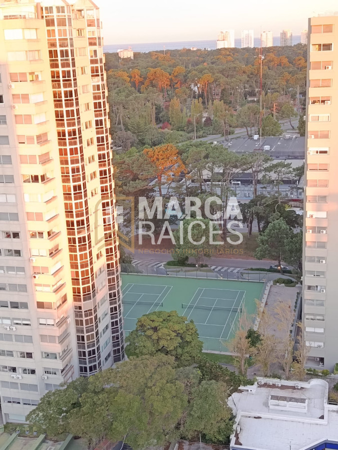 Apartamento ID.1536 - Venta apartamento 2 dormitorios en Barrio Cantegril, Punta del Este. 