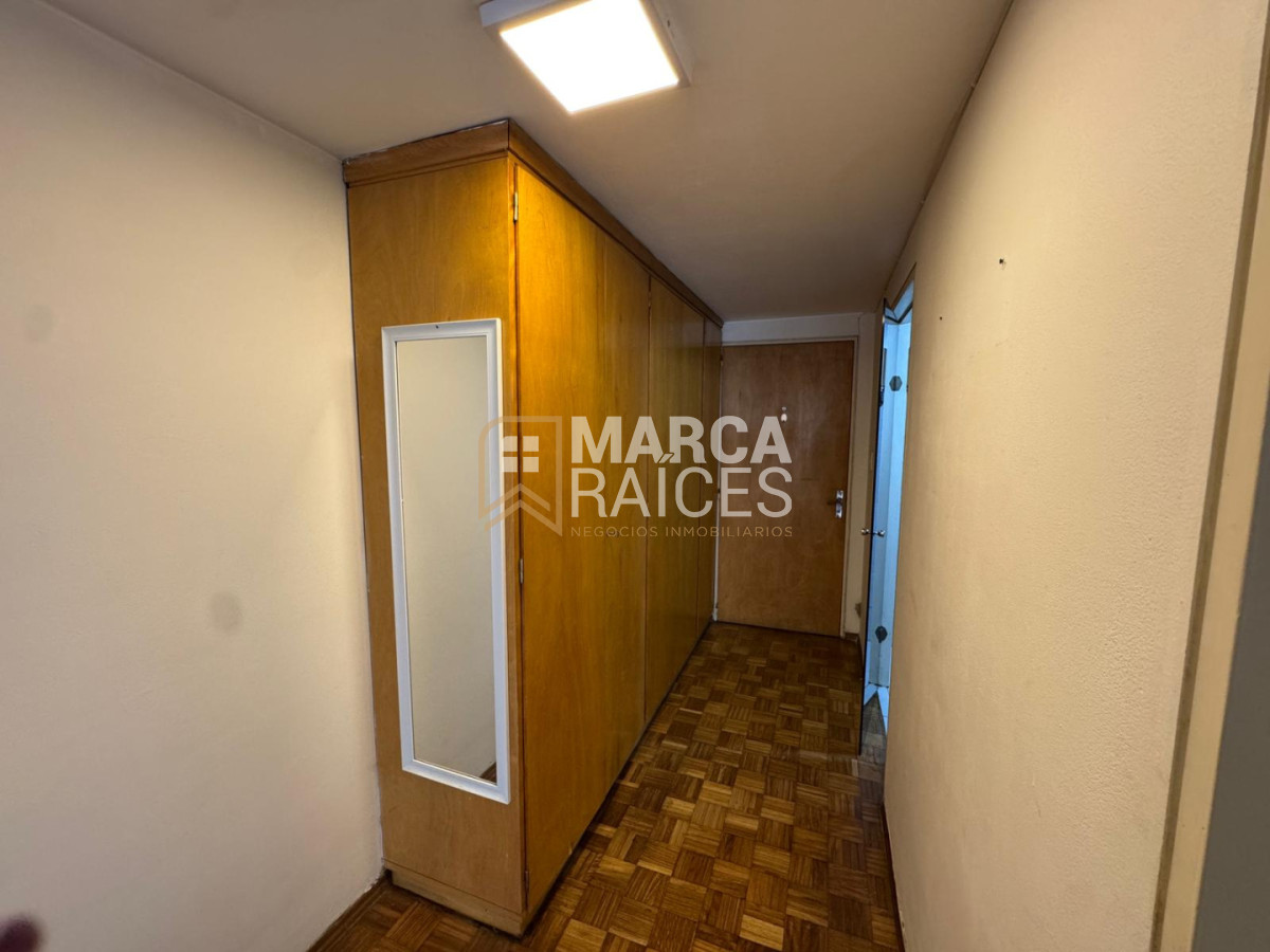 Apartamento ID.1865 - Alquiler Apartamento Monoambiente Con Balcon Piso Vista a la Rambla Pocitos Montevideo