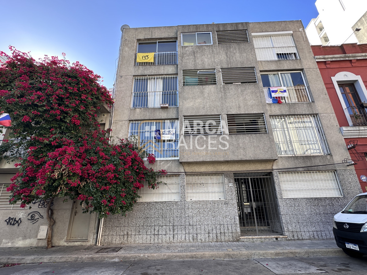 Apartamento ID.1042 - Venta Apartamento 2 Dormitorios Con Renta Al Frente Primer Piso Pocitos Montevideo