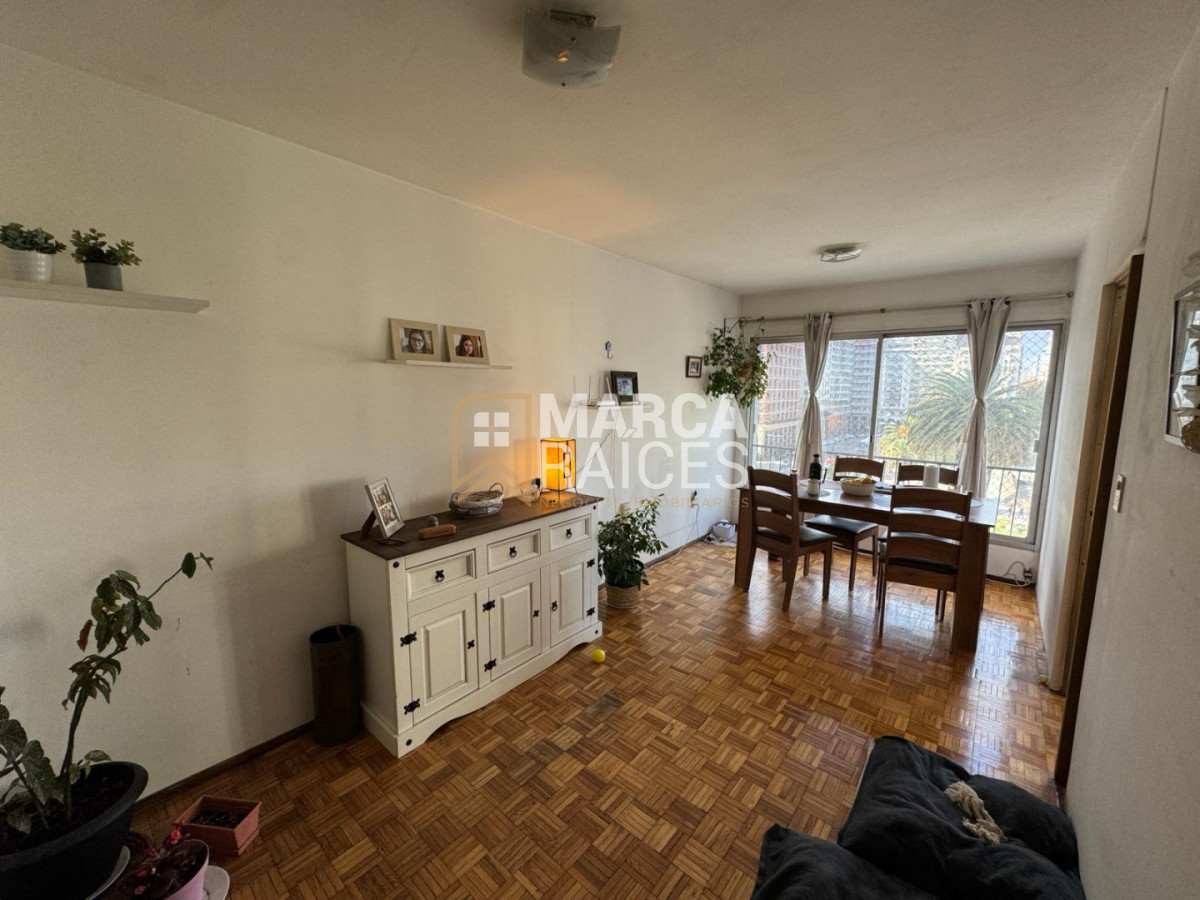 Apartamento ID.2043 - Alquiler Apartamento 4 Dormitorios, 2 Baños con Garage. Ciudad Vieja, Montevideo