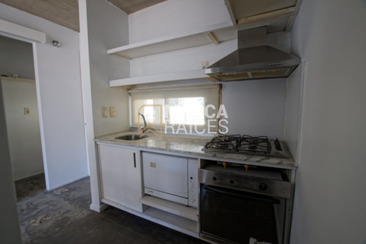 Apartamento ID.1699 - Alquiler Dúplex 1 Dormitorio + Escritorio con Terraza y Garaje - Muy Luminoso Ciudad Vieja Montevideo
