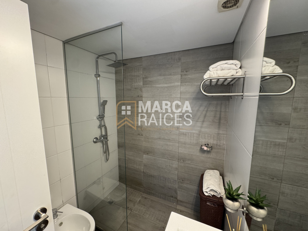 Apartamento ID.1797 - Alquiler Penthouse con Parrillero y Garage, 3 Dormitorios, 2 baños. Centro, Montevideo