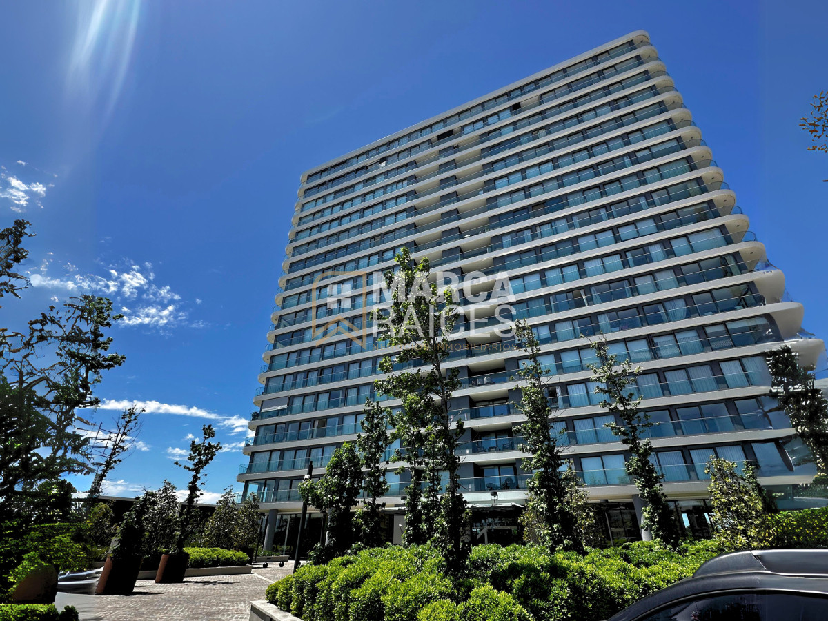 Apartamento ID.1148 - Venta Apartamento de Categoría en Carrasco Este 3 Dormitorios 3 Baños Vista al Lago a Estrenar