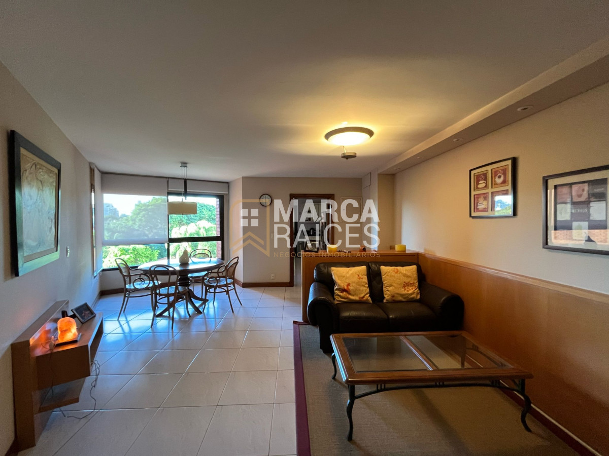 Apartamento ID.853 - Venta Apartamento Frente a Rambla Kibon 3 Dormitorios + Servicio Garage Doble Vista a la Rambla Pocitos Montevideo