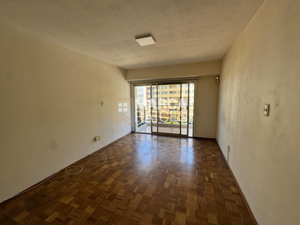 Apartamento ID.1865 - Alquiler Apartamento Monoambiente Con Balcon Piso Vista a la Rambla Pocitos Montevideo