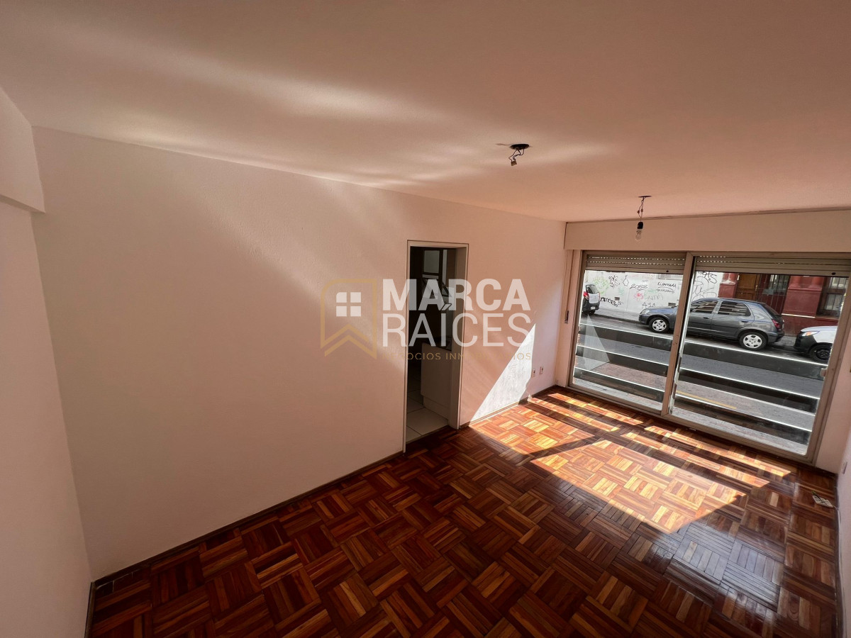 Apartamento ID.185 - Alquiler Apartamento 1 Dormitorio al Frente Planta Baja Cordon Sur Montevideo