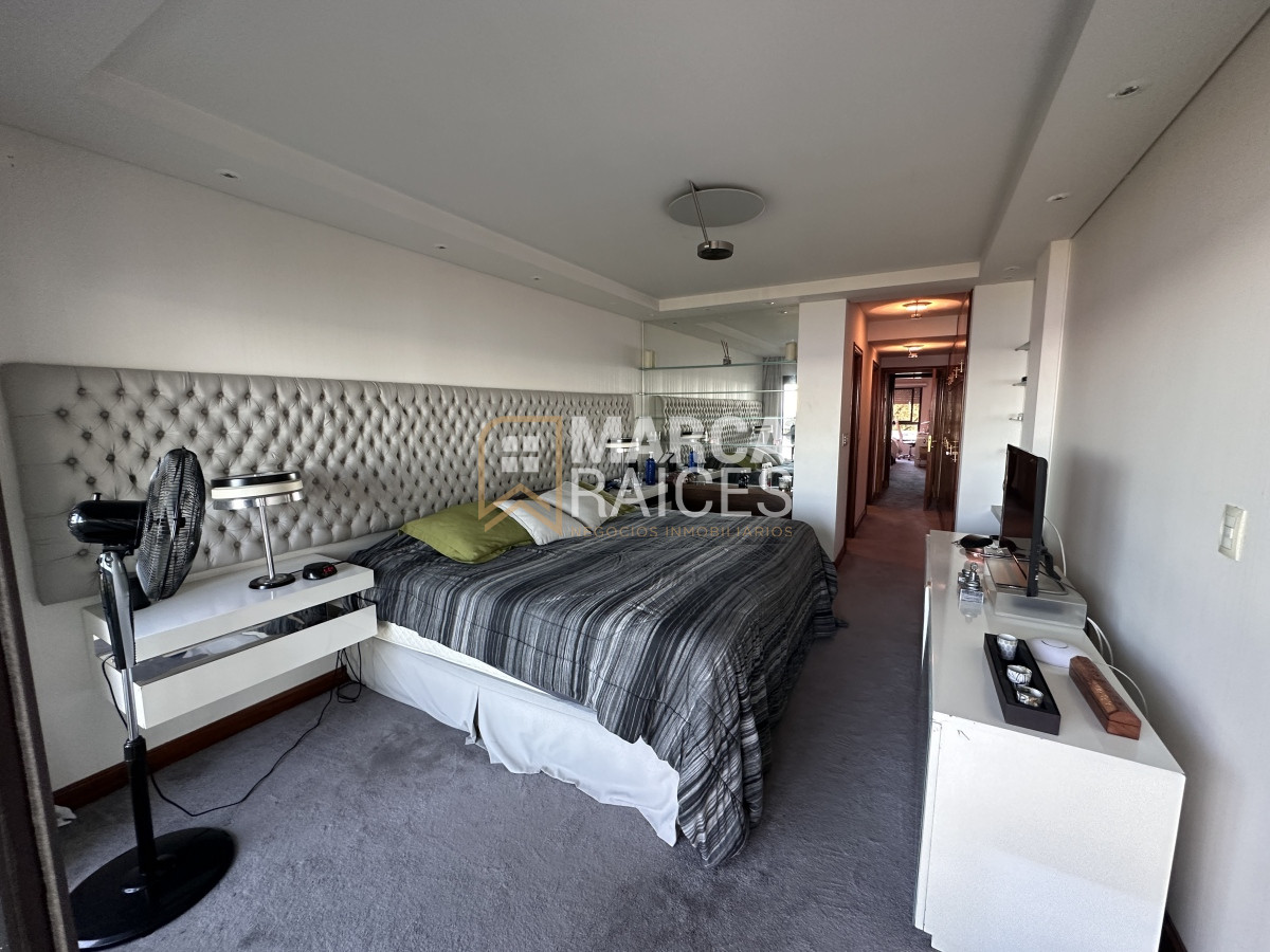 Apartamento ID.853 - Venta Apartamento Frente a Rambla Kibon 3 Dormitorios + Servicio Garage Doble Vista a la Rambla Pocitos Montevideo