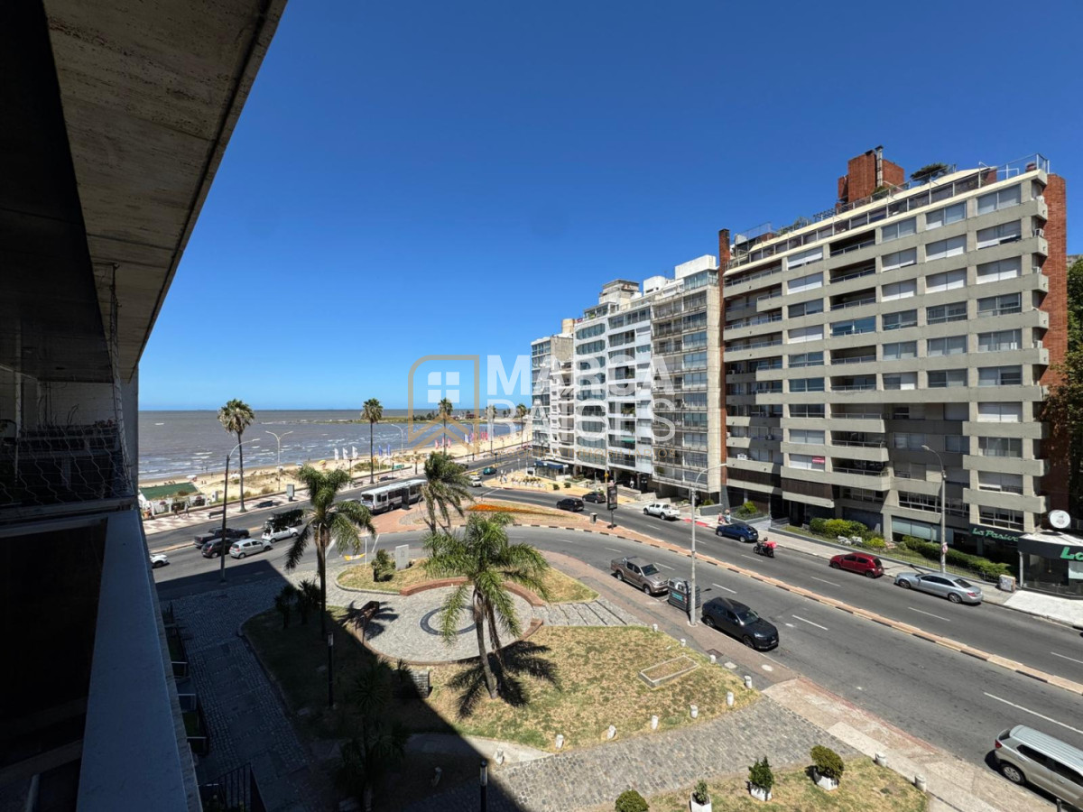 Apartamento ID.1865 - Alquiler Apartamento Monoambiente Con Balcon Piso Vista a la Rambla Pocitos Montevideo
