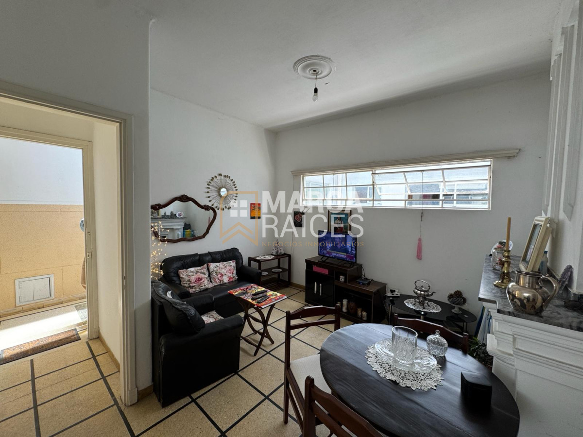 Apartamento ID.1731 - Venta Apartamento 2 Dormitorios 1 Baño Con Renta Primer Piso por Escalera Pocitos Montevideo