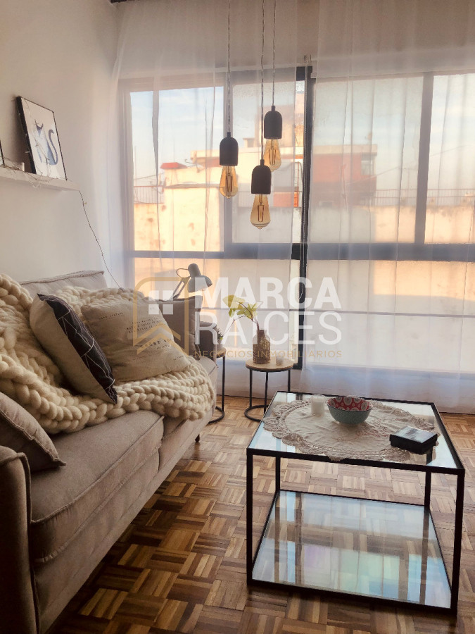 Apartamento ID.1300 - Alquiler Apartamento 1 Dormitorio Al Frente Semi Amoblado Centro Montevideo (Enero 2026)