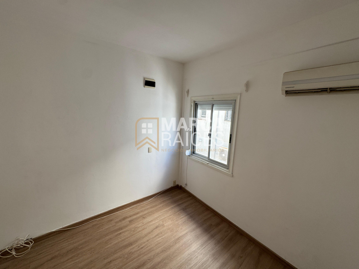 Apartamento ID.1807 - Alquiler Apartamento 2 Dormitorios, 1 Baño, Cocina Y Living. 2do Piso Por Escalera Pocitos Montevideo