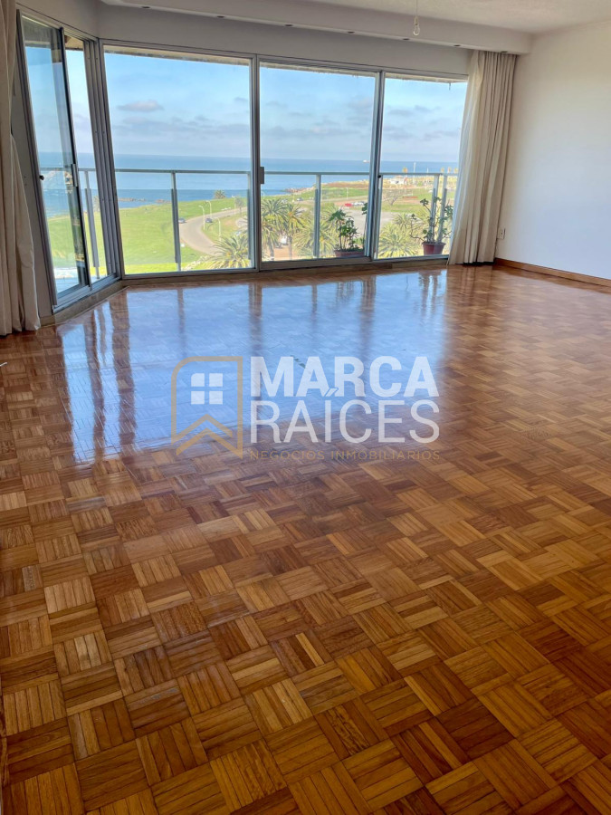 Apartamento ID.1523 - Alquiler apartamento de 4 dormitorios muy luminoso frente al mar en Rambla de Punta Carretas, Montevideo. 