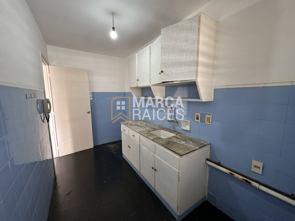 Apartamento ID.1042 - Venta Apartamento 2 Dormitorios Con Renta Al Frente Primer Piso Pocitos Montevideo