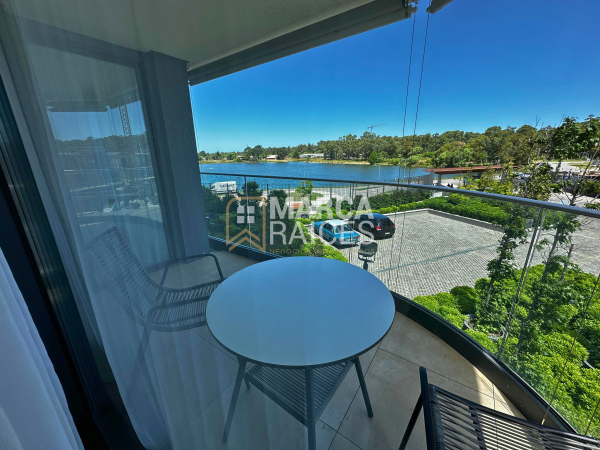 Apartamento ID.1148 - Venta Apartamento de Categoría en Carrasco Este 3 Dormitorios 3 Baños Vista al Lago a Estrenar