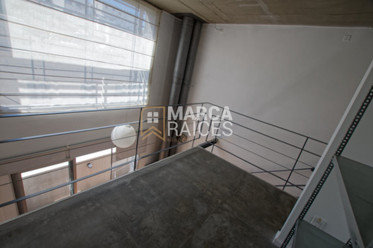Apartamento ID.1699 - Alquiler Dúplex 1 Dormitorio + Escritorio con Terraza y Garaje - Muy Luminoso Ciudad Vieja Montevideo