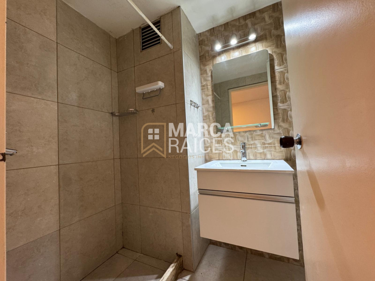 Apartamento ID.1865 - Alquiler Apartamento Monoambiente Con Balcon Piso Vista a la Rambla Pocitos Montevideo