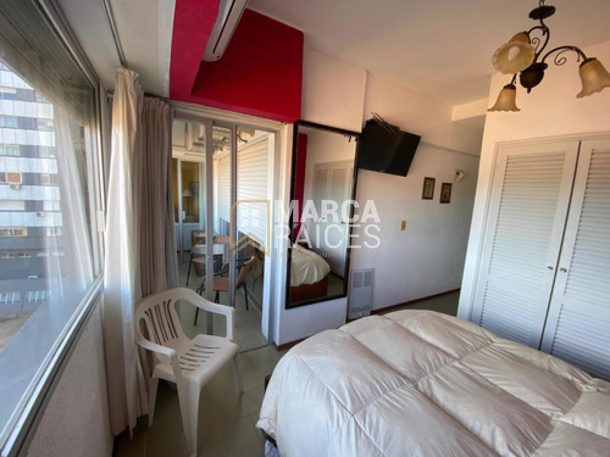 Apartamento ID.1506 - Venta apartamento 2 dormitorios y 2 baños con garaje en Av Roosevelt, Punta del Este. 