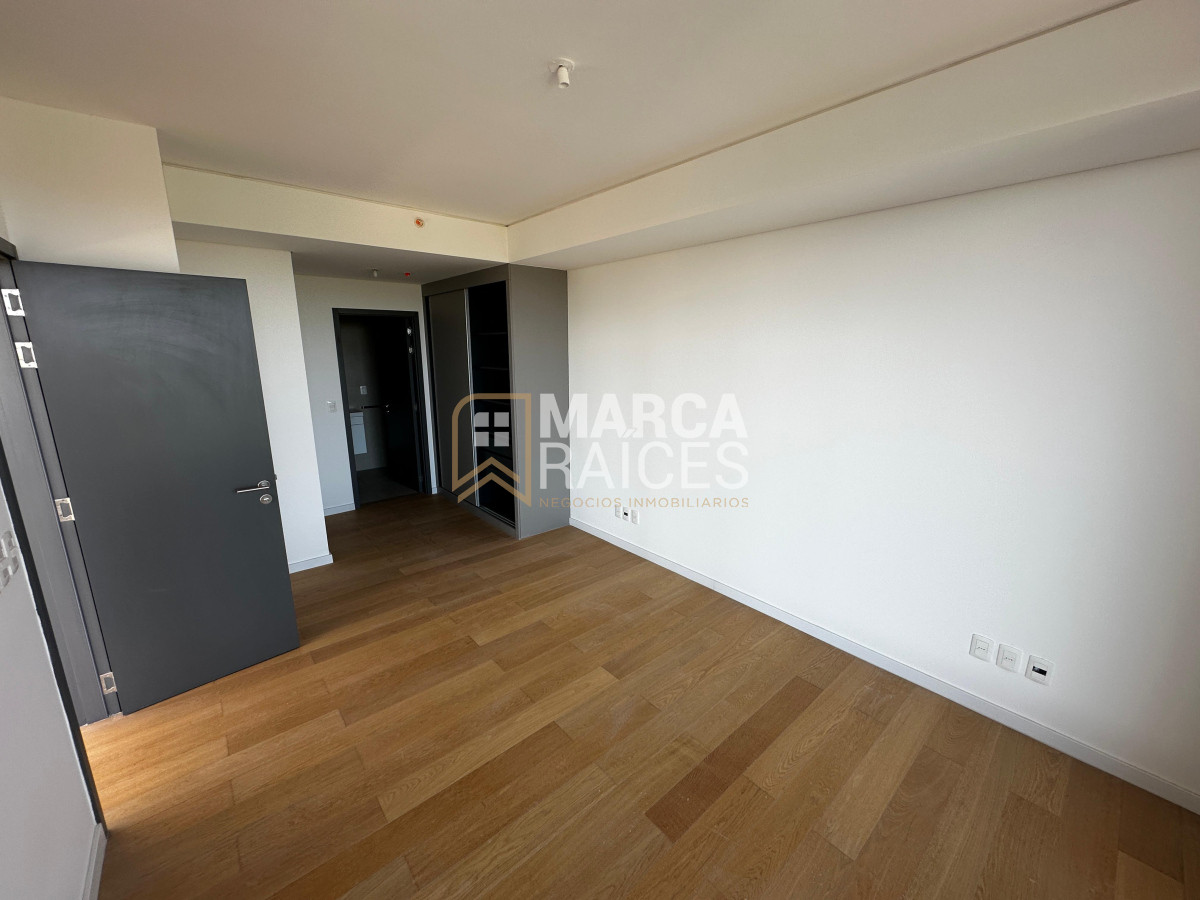 Apartamento ID.1147 - Venta Penthouse Duplex 4 Dormitorios Carrasco Hermosa Vista al Lago A Estrenar