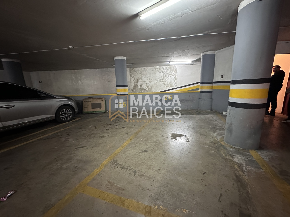 Apartamento ID.701 - Venta Apartamento 2 Dormitorios Garage Box Balcon al Frente Tres Cruces Montevideo