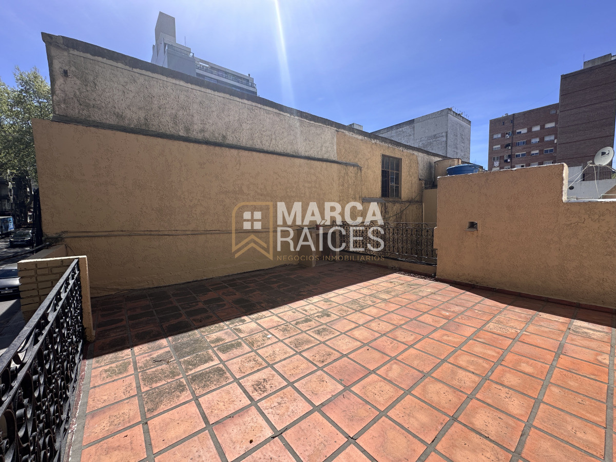 Apartamento ID.1657 - Alquiler Apartamento tipo casa 2 dormitorios con tarreza grande Barrio Sur Montevideo