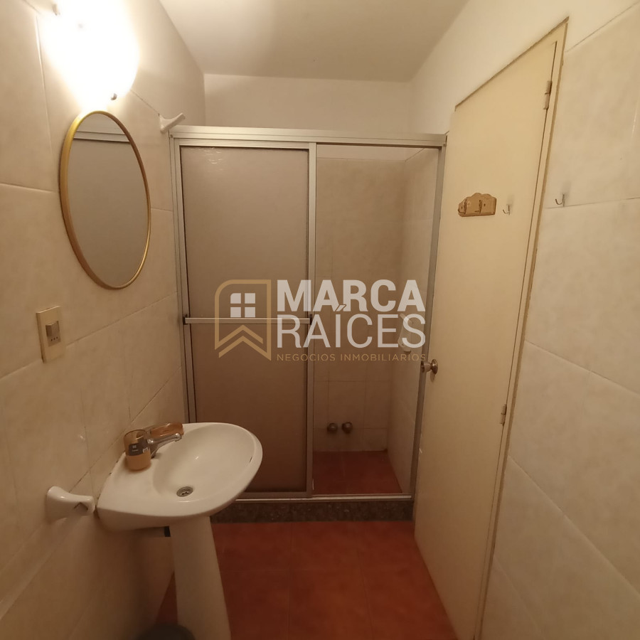 Apartamento ID.1385 - Alquiler Apartamento 2 Dormitorios Balcon al Frente Centro Montevideo