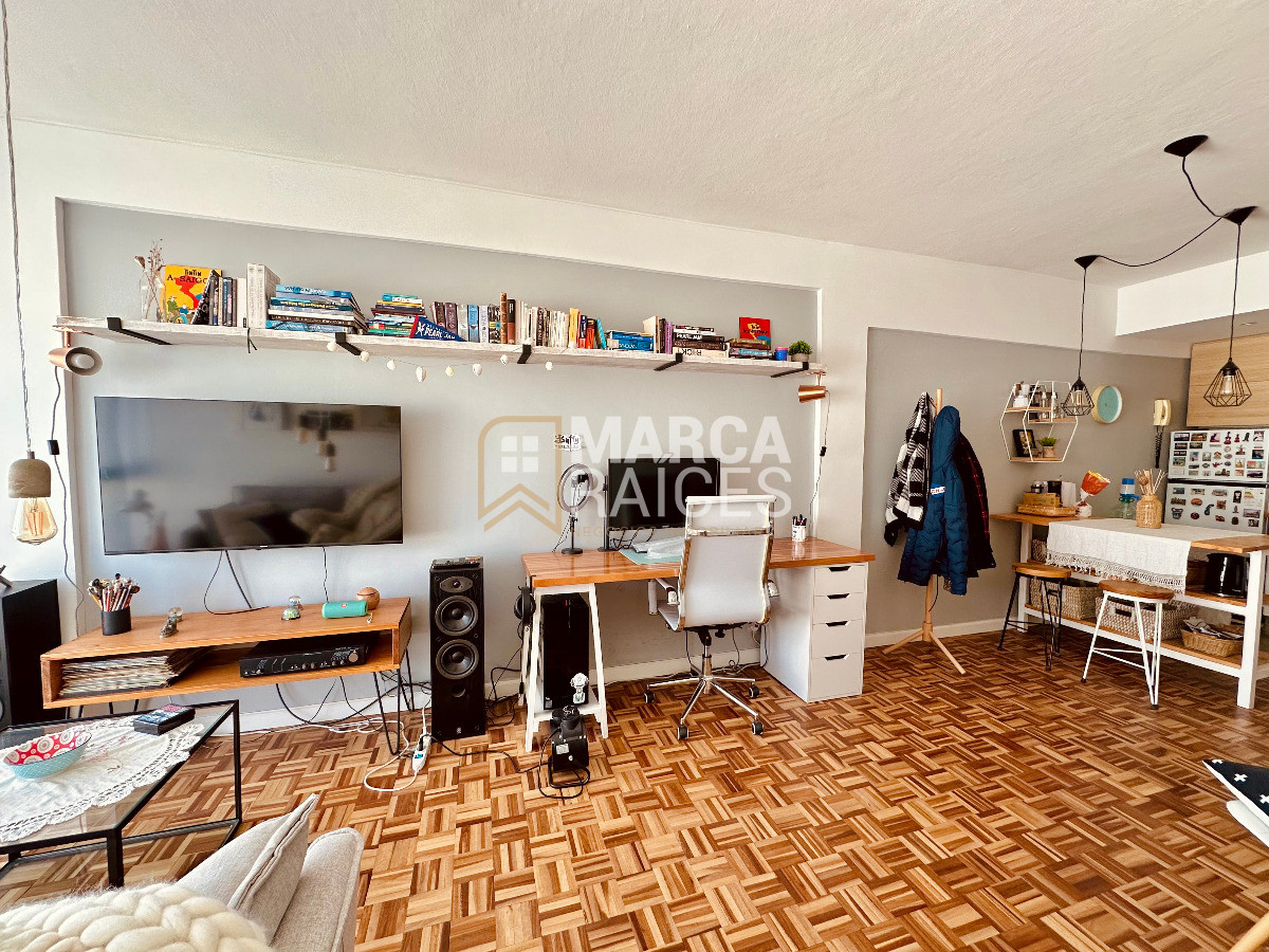 Apartamento ID.1300 - Alquiler Apartamento 1 Dormitorio Al Frente Semi Amoblado Centro Montevideo (Enero 2026)