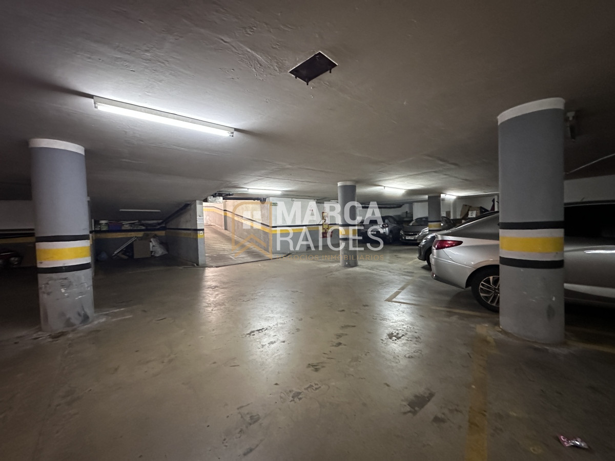 Apartamento ID.701 - Venta Apartamento 2 Dormitorios Garage Box Balcon al Frente Tres Cruces Montevideo