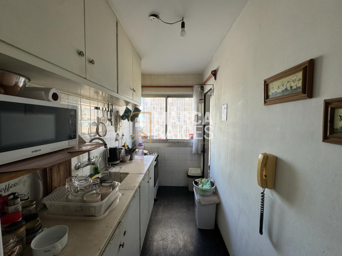 Apartamento ID.2043 - Alquiler Apartamento 4 Dormitorios, 2 Baños con Garage. Ciudad Vieja, Montevideo