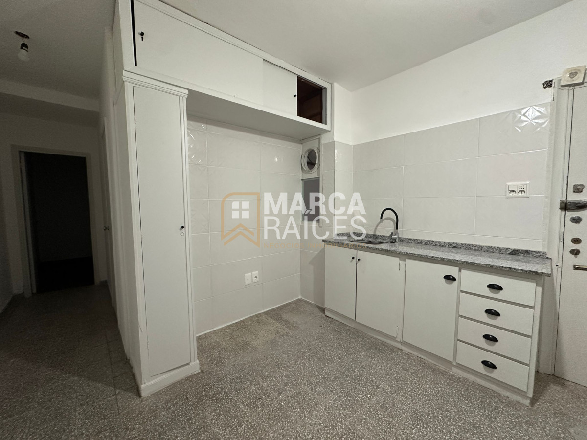 Apartamento ID.1693 - Alquiler Apartamento 3 Dormitorios 2 Baños Patio Centro Montevideo