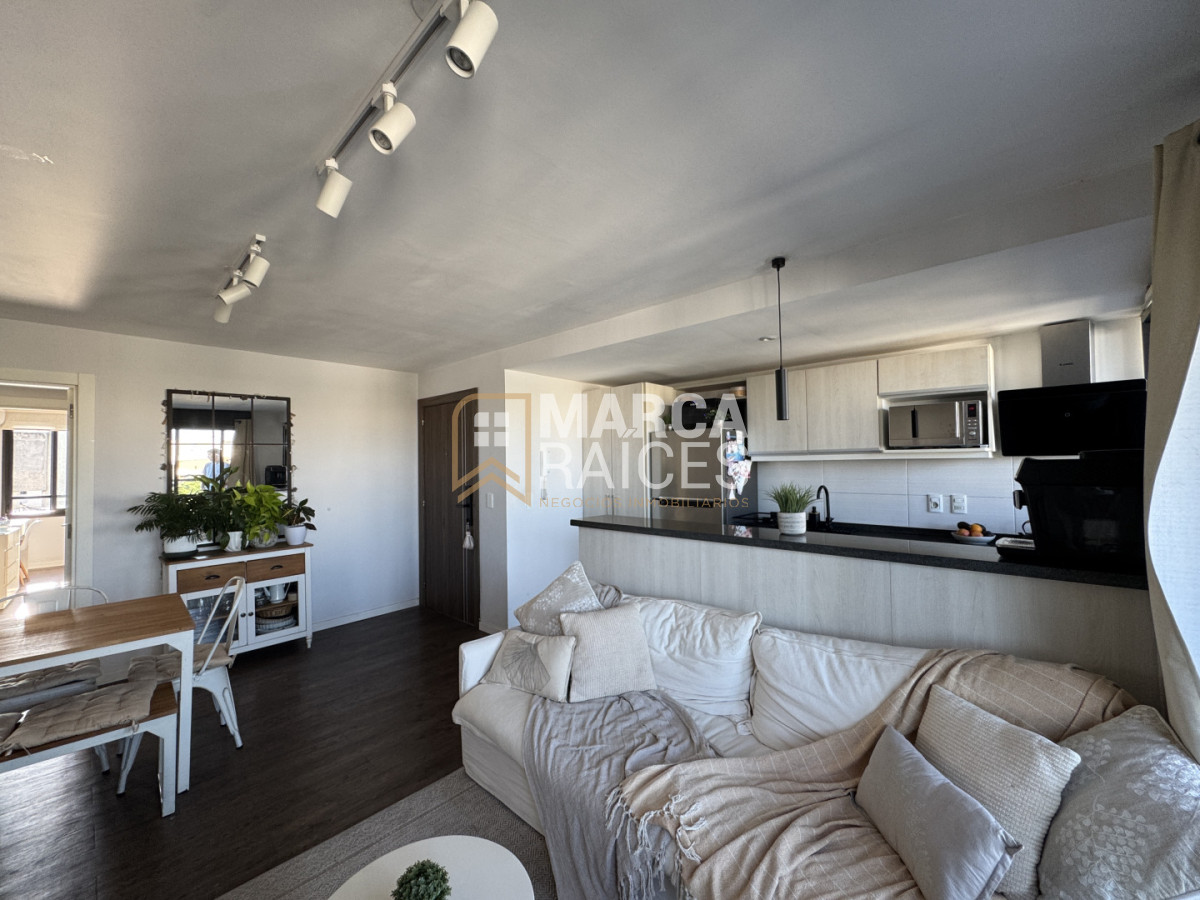 Apartamento ID.1797 - Alquiler Penthouse con Parrillero y Garage, 3 Dormitorios, 2 baños. Centro, Montevideo