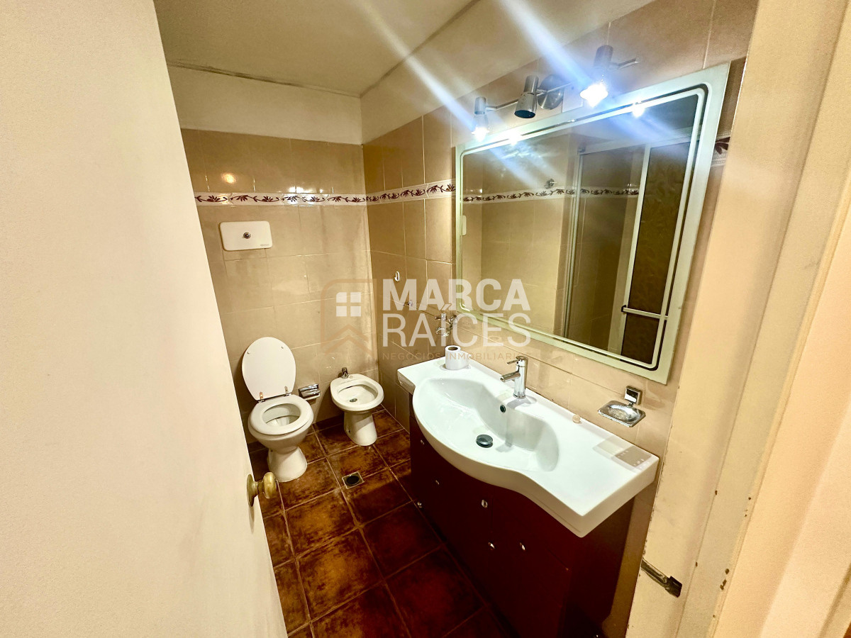 Apartamento ID.1548 - Venta Apartamento con RENTA 3 Dormitorios 2 Baños Pocitos Montevideo