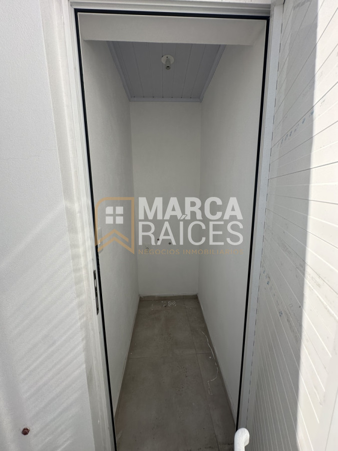 Apartamento ID.1004 - Venta Apartamento 1 Dormitorio Con Patio Y Cochera con buena renta Paysandu Uruguay