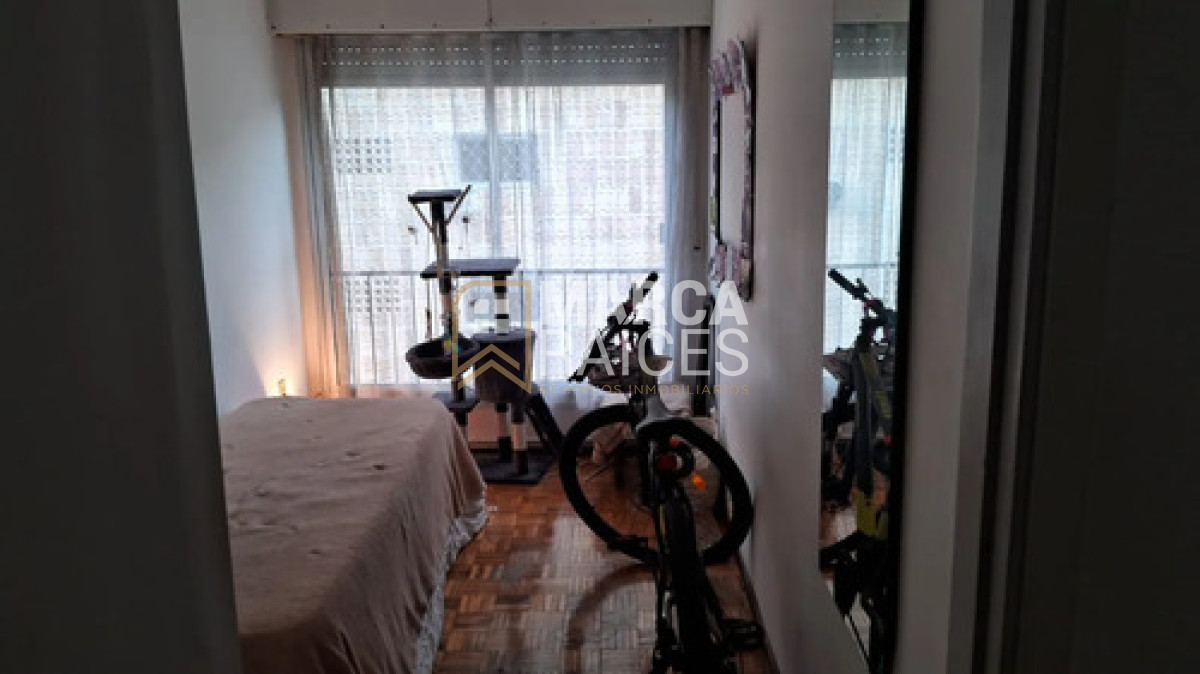 Apartamento ID.2043 - Alquiler Apartamento 4 Dormitorios, 2 Baños con Garage. Ciudad Vieja, Montevideo