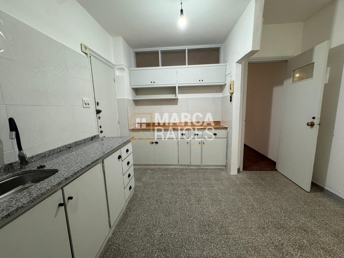 Apartamento ID.1693 - Alquiler Apartamento 3 Dormitorios 2 Baños Patio Centro Montevideo
