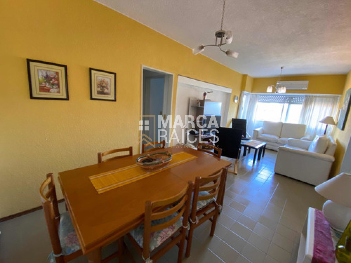 Apartamento ID.1506 - Venta apartamento 2 dormitorios y 2 baños con garaje en Av Roosevelt, Punta del Este. 