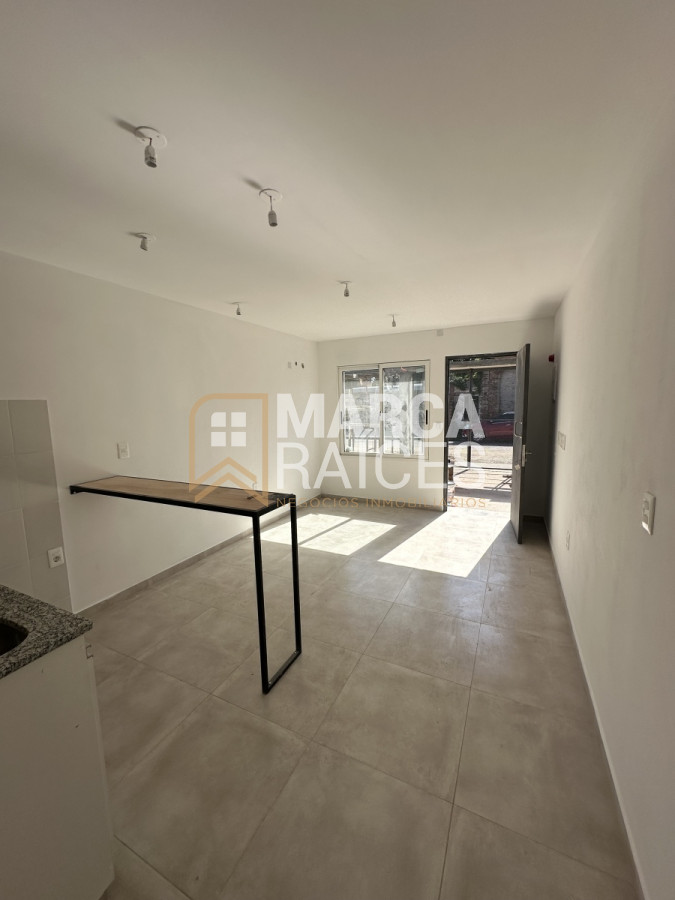 Apartamento ID.1004 - Venta Apartamento 1 Dormitorio Con Patio Y Cochera con buena renta Paysandu Uruguay