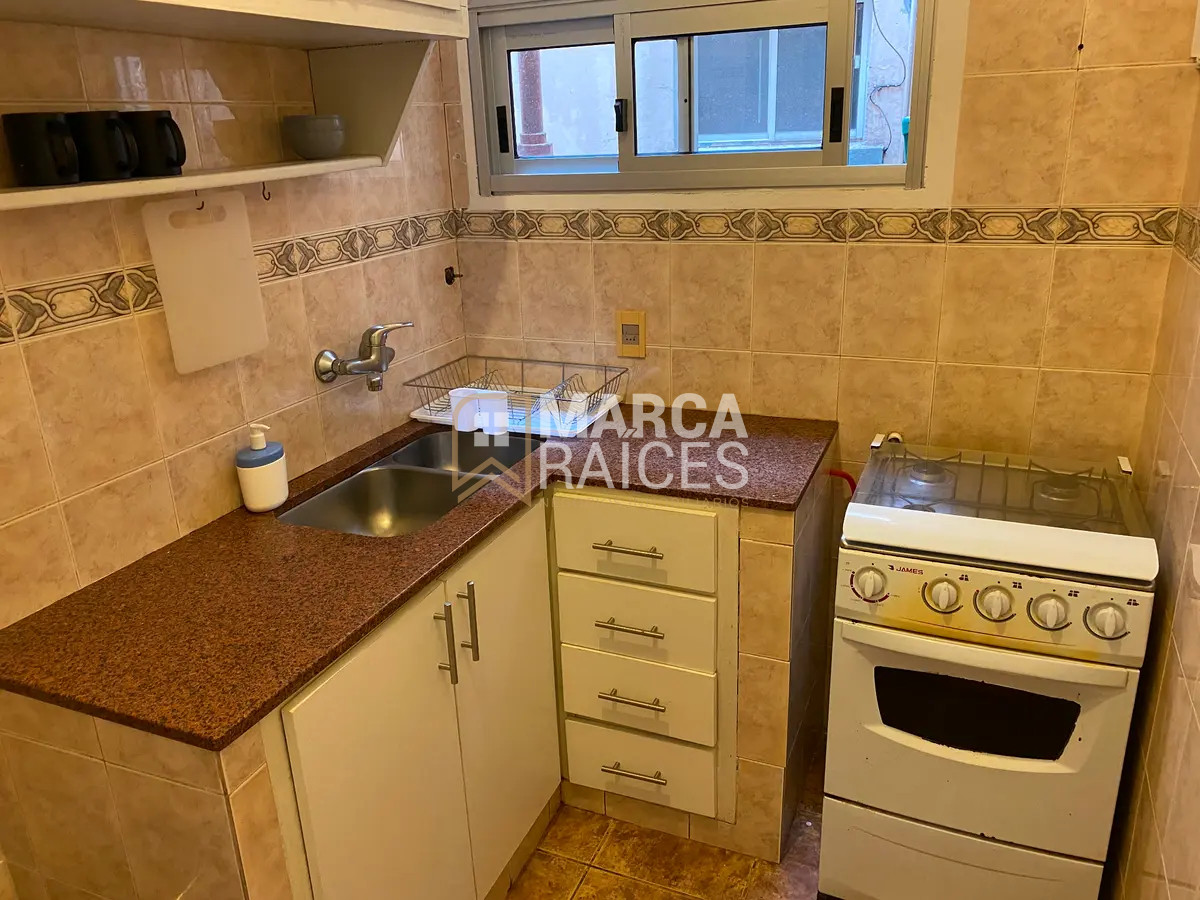 Apartamento ID.1384 - Alquiler Apartamento 1 Dormitorio Amueblado Centro Balcón Montevideo