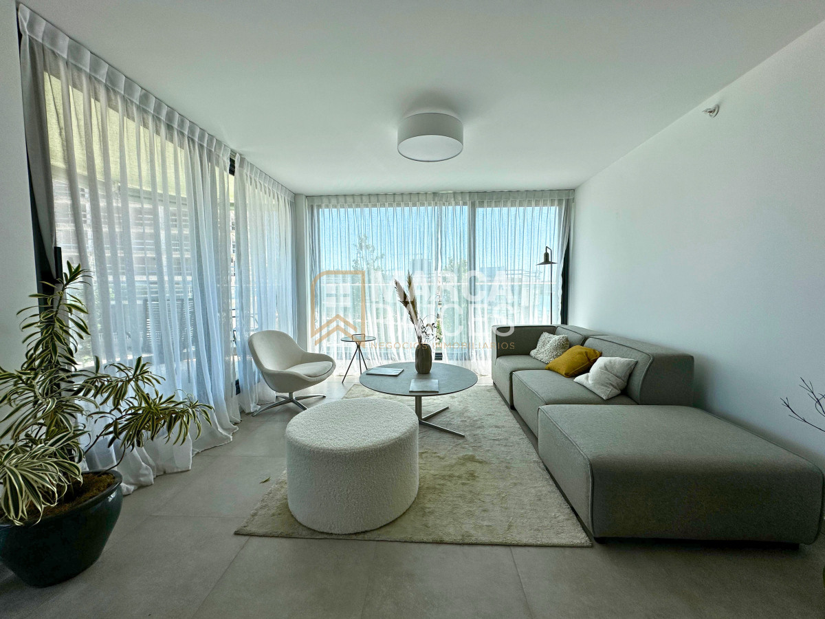Apartamento ID.1148 - Venta Apartamento de Categoría en Carrasco Este 3 Dormitorios 3 Baños Vista al Lago a Estrenar