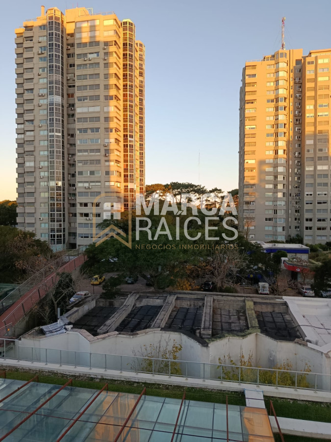 Apartamento ID.1536 - Venta apartamento 2 dormitorios en Barrio Cantegril, Punta del Este. 